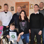 ĽS Naše Slovensko prispela na liečbu Samkovi z Jedľových Kostolian