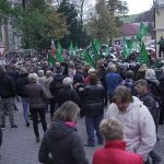 Proti narastajúcej kriminalite asociálov protestovalo v Tisovci 600 slušných ľudí. Polícia proti nim nasadila kukláčov!